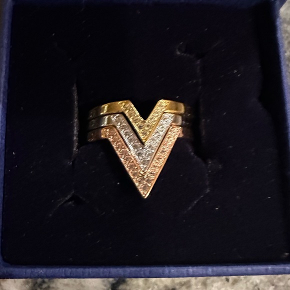 Swarovski V Rings NWT - Picture 2 of 2